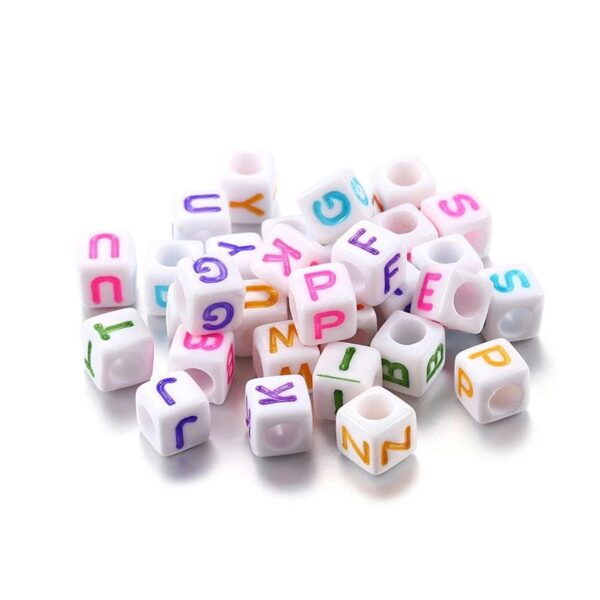 50052 - Letras acrílicas cuadradas de colores surtidos