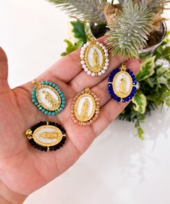 20117 - Dije virgen guadalupe de nacar con cristales turquesa
