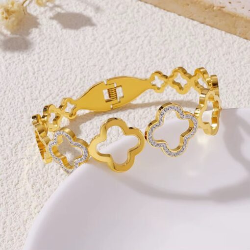 41138 - Pulsera acero dorada treboles huecos