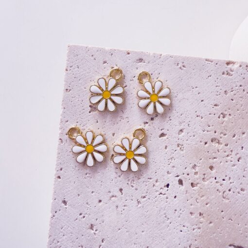 20050 - Dije flor blanca