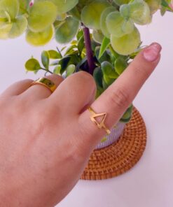 30019 - Anillos Acero dorado triangulo