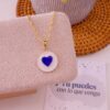 21015-1 Collar corazon fondo blanco esmaltado azul marino