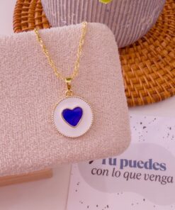21015-1 Collar corazon fondo blanco esmaltado azul marino