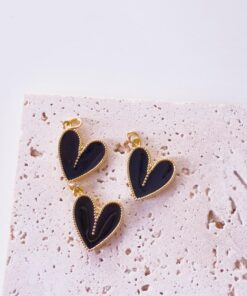 20017 - Dije corazon en V esmaltado negro