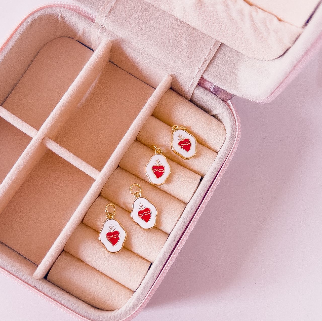 20193 - Dije corazon fondo blanco con fresa