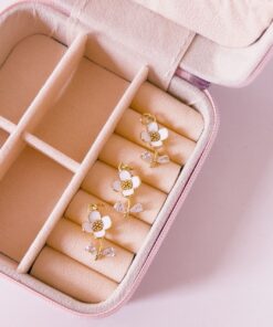 20146 - Dije flor blanca con cristal