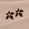 80105-1 Zarcillos negro acero flor esmaltada con perla