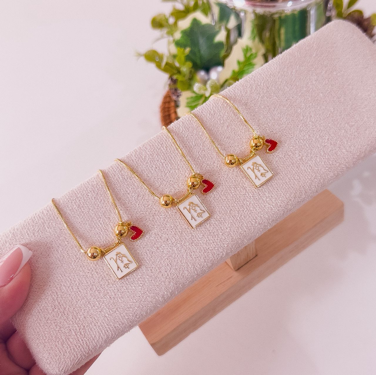 21008 - Collar armado divina pastora