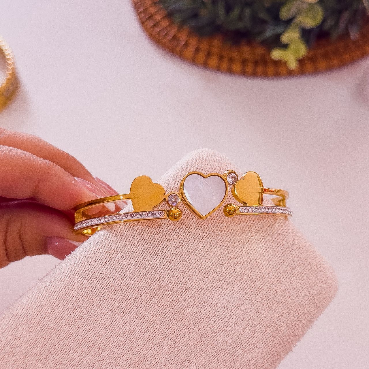 41107 - Pulsera acero dorado tri corazon