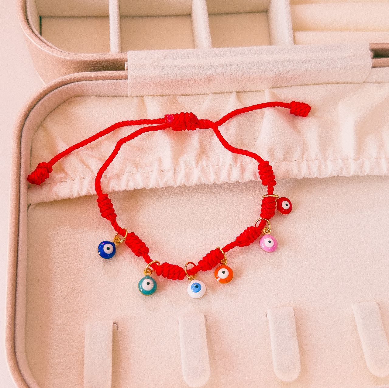 41137 - Pulsera roja con dije - Imagen 2