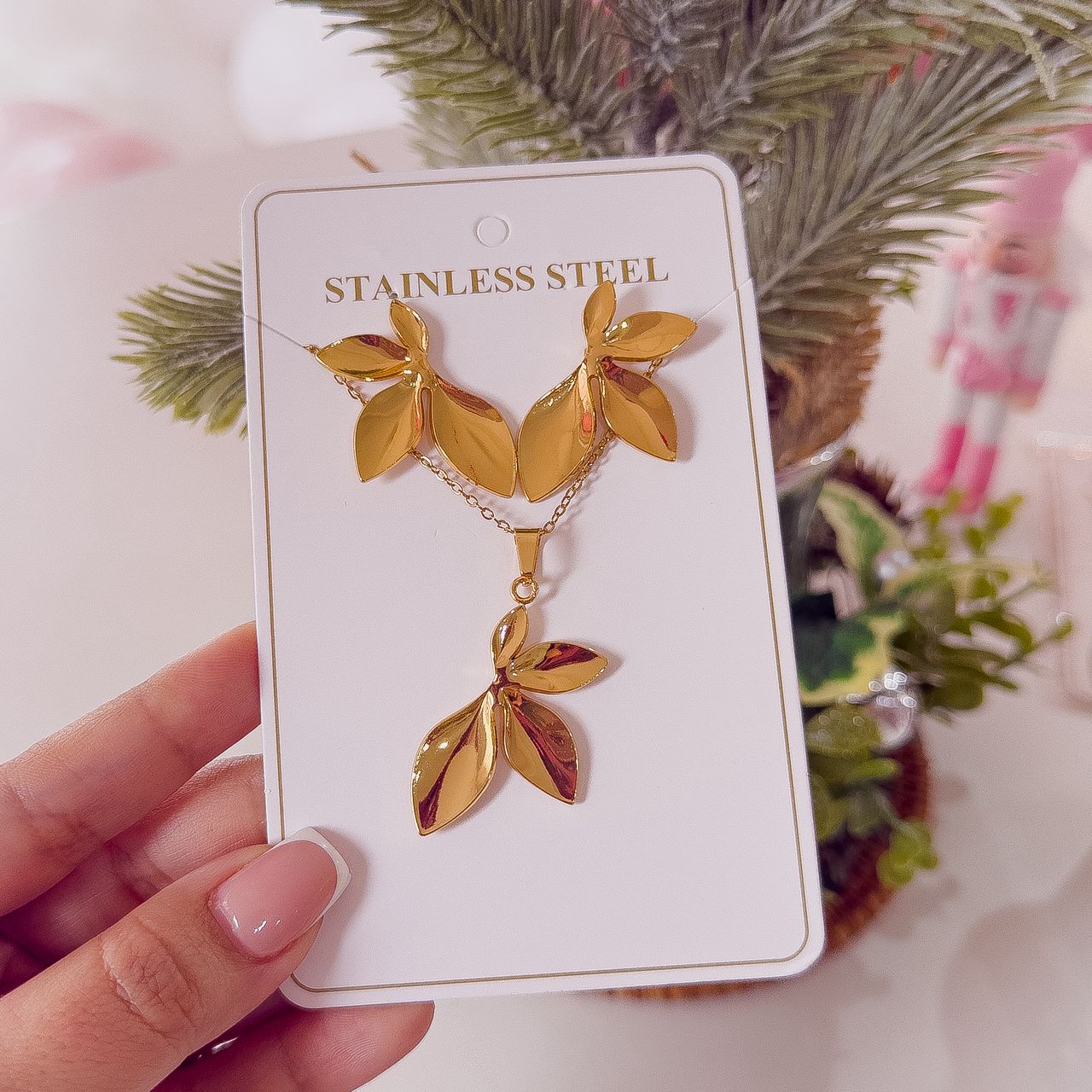 21071-1 Set Collar Armado con zarcillos alas