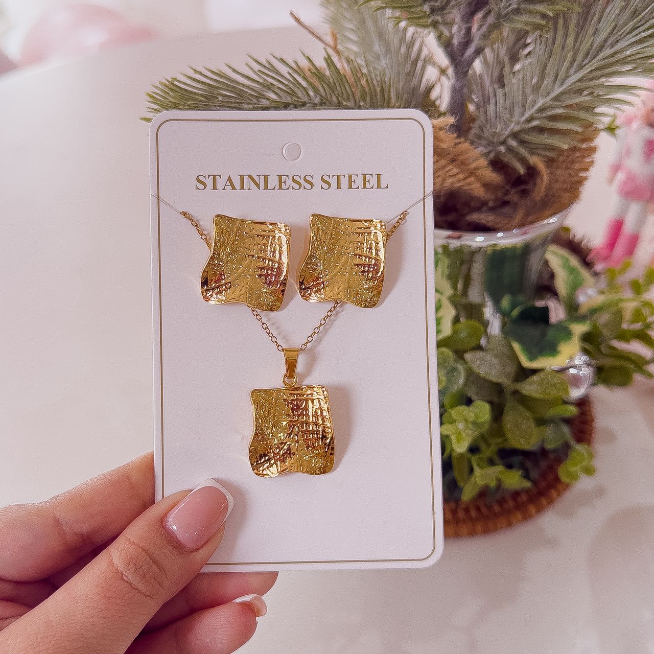 21071-4 Set Collar Armado con zarcillos ondulado