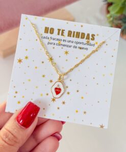 20193 - Collar armado corazon fondo blanco con fresa