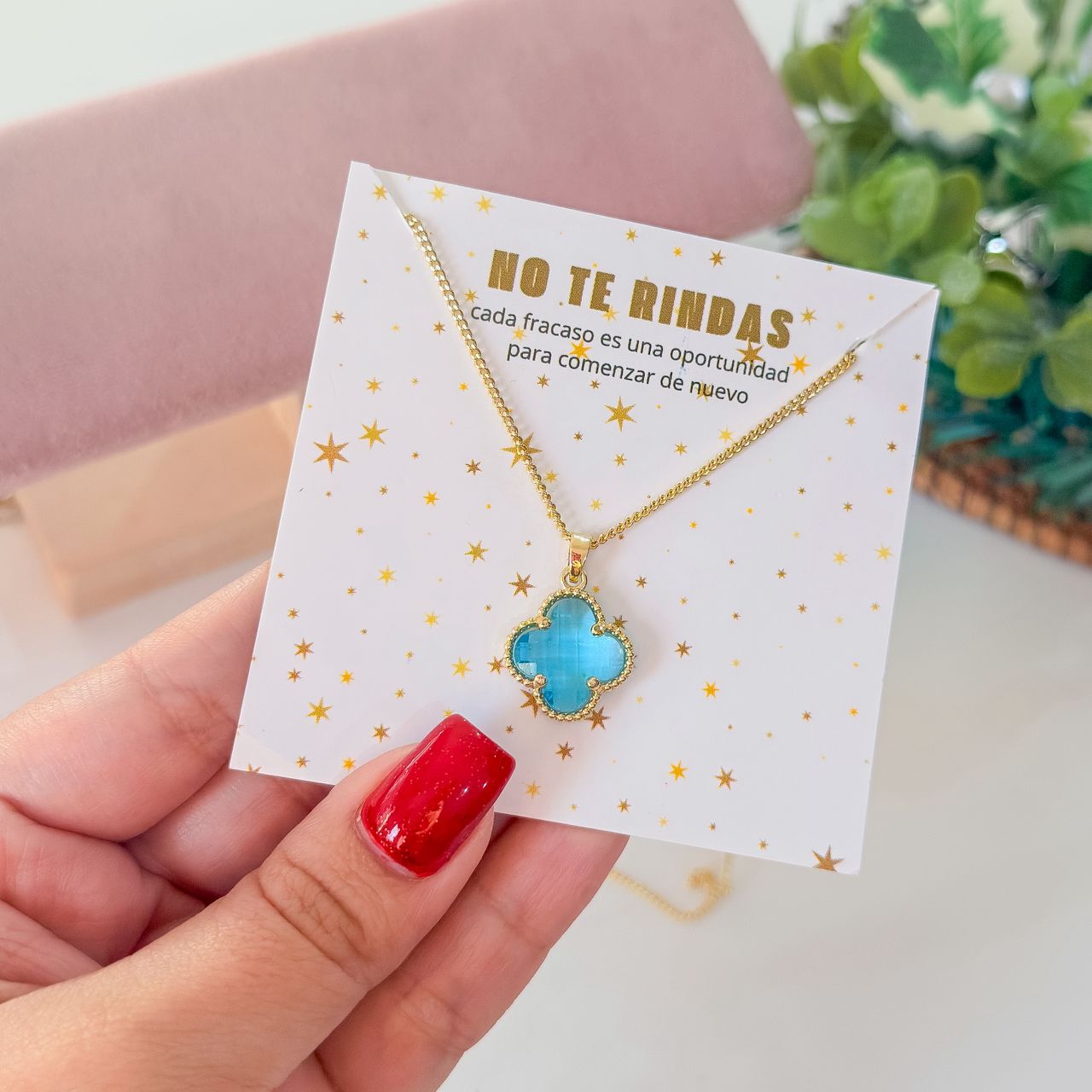 20078-4 Collar armado trebol azul